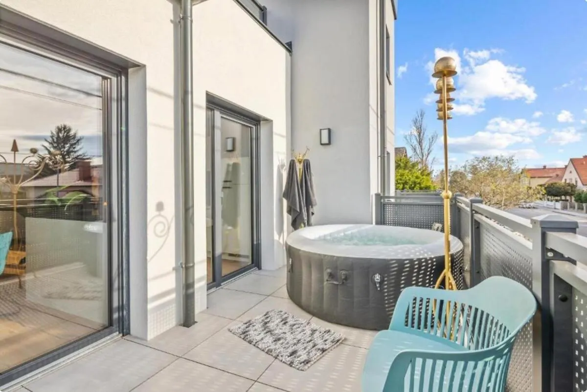 Luxury Long-Term Apartment With Balcony Viena